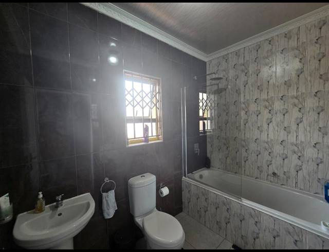 3 BEDROOM HOUSE FOR SALE IN GREENHILLS EXT 3